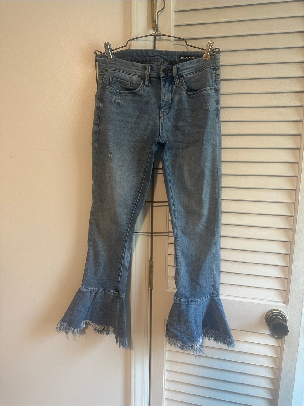 Blank NYC BOHO Frayed Flare ruffle crop jeans size 25